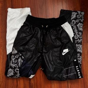 Nike Sportswear NSW Women's Woven Track Pants (Small)
